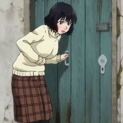 パンツが見えている